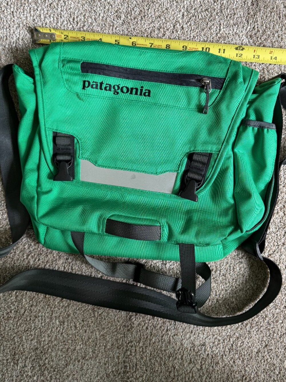 Patagonia MiniMass Messenger Green Laptop Commuter Bag $65